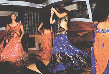 News cover  Dance bars in Mumbai become more popular