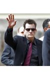 News cover Charlie Sheen will show his book 